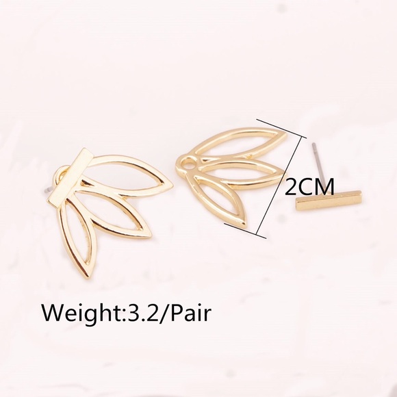 🆕 Gold Lotus Flower Bar Earrings - Picture 5 of 6
